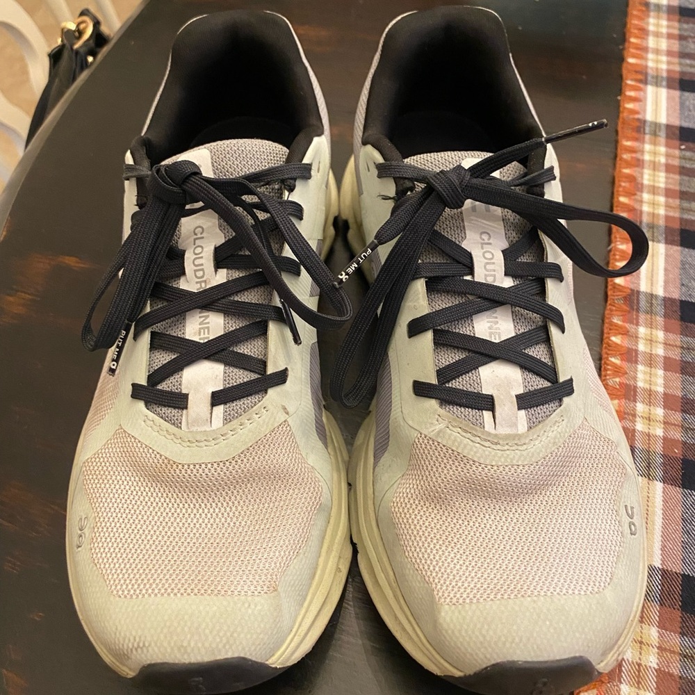 Onclouds! Very good condition